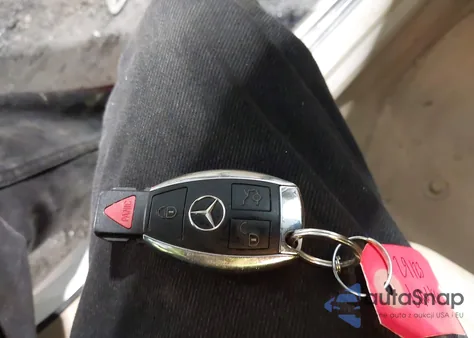 2012 Mercedes-Benz E 350 z USA, uszkodzony, nr VIN WDDHF5KB8CA552041